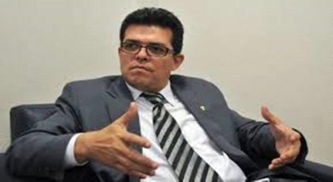 Pastor estupra a classe dos professores