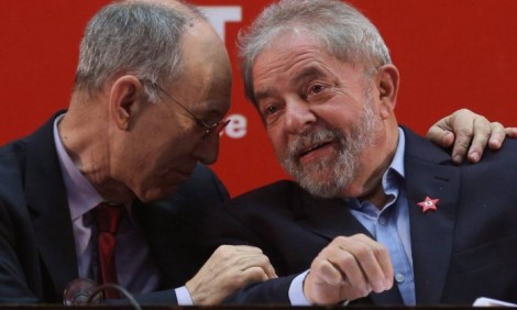 Lula conspira em Brasília na ausência de Dilma