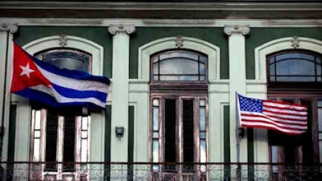 Estados Unidos e Cuba reabrem embaixadas nesta segunda