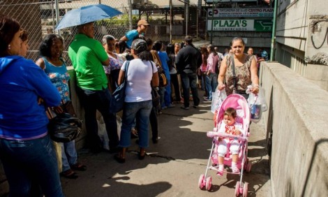 Na Venezuela popularidade de Maduro despenca e inflação avança