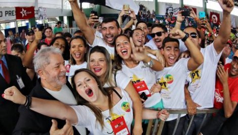 Por que muitos jovens ainda apoiam o PT? 'Esquerdas e direitas ladras'