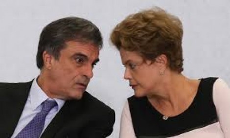 Perícia, requerida por Cardozo, condena Dilma