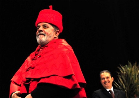 Universidade de Cariri concede título de Doutor Honoris Causa’ para Lula. Quem paga o jatinho?