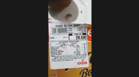 Flagra no Extra de produto deteriorado da Seara viraliza nas redes sociais (Veja o vídeo)