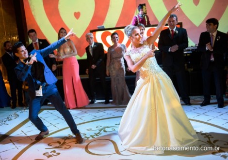 Dança dos noivos é a nova moda nos casórios