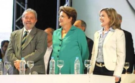 Nenhuma verdade, novecentas mentiras