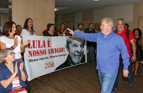 Com dinheiro do trabalhador CUT freta 700 ônibus em apoio a Lula