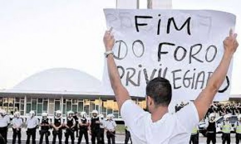 A diferença crucial entre o fim do foro proposto pelo ministro Barroso e o que foi aprovado no senado