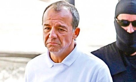 Cabral definha e sobrevive graças a antidepressivos