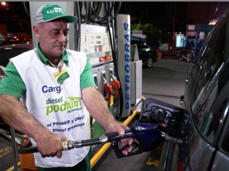 Venda bem mais barata de combustível da Petrobras no Paraguai é humilhante (veja o vídeo)