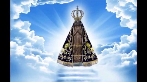 Artista nu rala num ralador a imagem de Nossa Senhora Aparecida e revolta católicos (veja o vídeo)