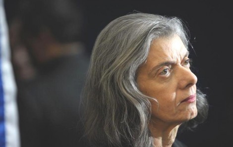 Cármen Lúcia confessa que esconde coisas do povo brasileiro