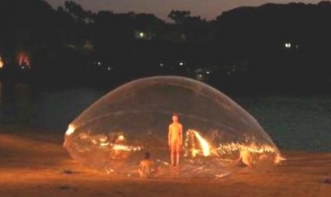 Em movimento artístico com verba pública, homem fica nu em parque (veja o vídeo)