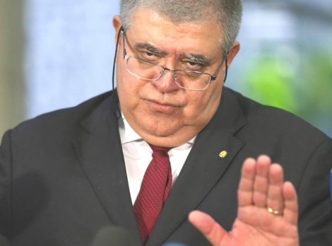 Deputado revela imensa “cara de pau” e manda resposta para Benito Di Paula (veja o vídeo)
