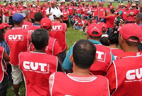 Funcionários da CUT ameaçam deflagrar greve