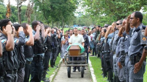 Por que a morte de policiais comove tão pouco os grupos de direitos humanos e a grande imprensa?