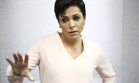 Cris Brasil, desmoralizada e sem ministério, enfrenta gravação por assédio (Veja o Vídeo)