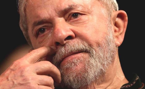 Na véspera da prisão, Lula não esbanja a mesma saúde e falta evento