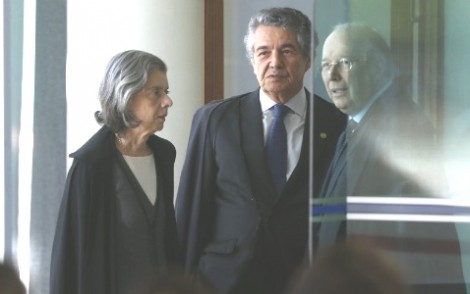 Há 6 dias do TRF-4 expedir o mandado de prisão de Lula, decano pressiona Cármen Lúcia