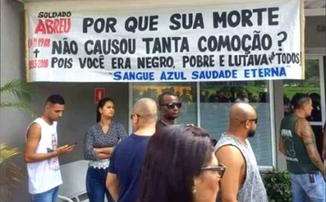 Faixa homenageando o soldado assassinado no Rio, viraliza nas redes sociais