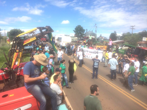 Agricultores fecham rodovias e impedem entrada de Lula em Passo Fundo (Veja o Vídeo)