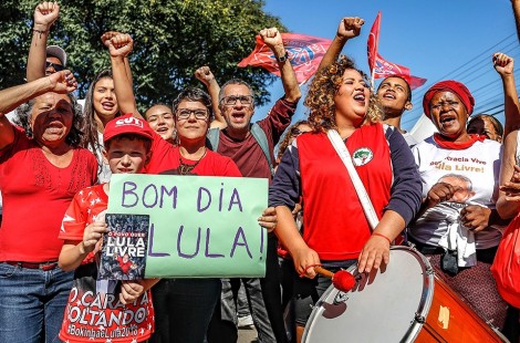 Câmara paga passagem para servidora petista dar "Bom Dia" a Lula em Curitiba