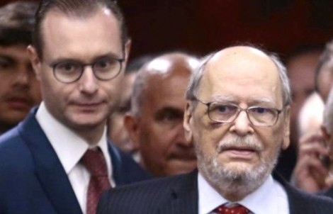 Com o bolso cheio e a moral esfacelada, Sepúlveda deixa a defesa de Lula