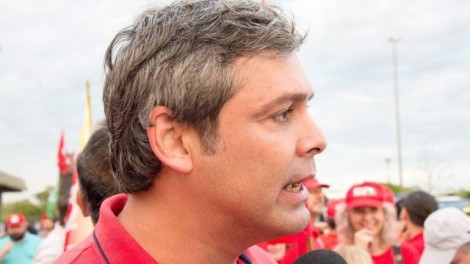 Lindbergh vai pra rua e se depara com o coro: Lula Ladrão (Veja o Vídeo)