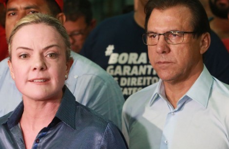 Tuiteira de esquerda denuncia o "fake-PT"
