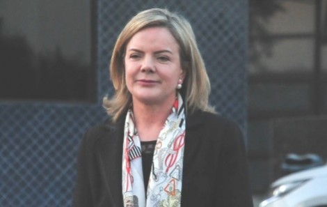 Juíza acaba com “mamata” e impede Gleisi de visitar Lula na condição de advogada