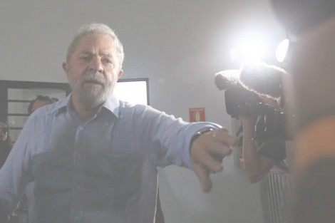 Júnior é o agente petista da PF, infiltrado em Curitiba, que atende todos os desejos de Lula