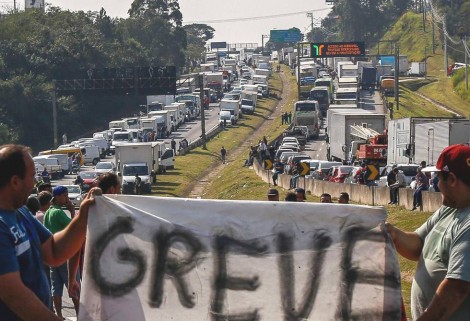 Caminhoneiros se mobilizam para nova greve no dia 9 de setembro