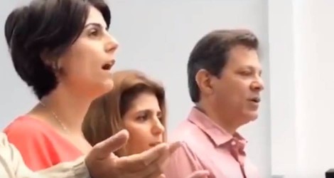 Bolsonaro põe a hipócrita Manuela para rezar (Veja o Vídeo)