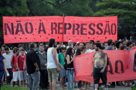 Liberdade didática x doutrinação ideológica: a manifestação do pensamento político nas escolas e universidades