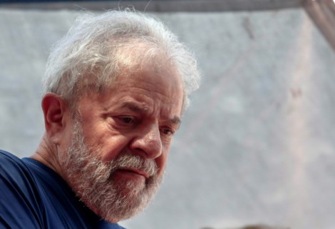 Lula, intimado da sentença, ao exarar a assinatura, escreve um recado para a juíza