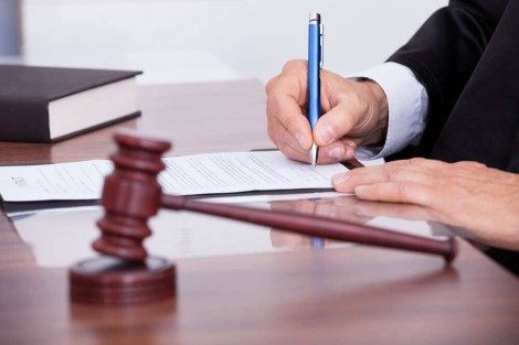 A audiência judicial do editor do Jornal da Cidade Online com um senador do PT