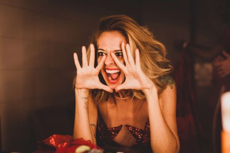 No Lollapalooza, cantora desconhecida usa apelo “anal” para pedir Lula Livre (Veja o Vídeo)
