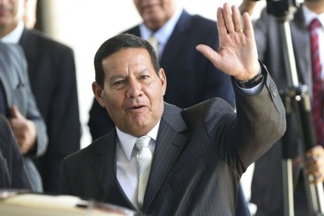 Mourão foi escolhido para apavorar a esquerda, mas prova ser o contrário