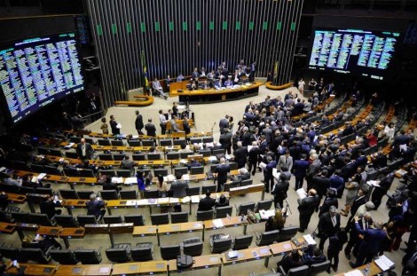 O sistema mais corrupto da história luta com toda força para sobreviver