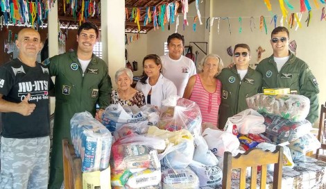 Militares da FAB doam alimentos para lar geriátrico de Parnamirim (RN)