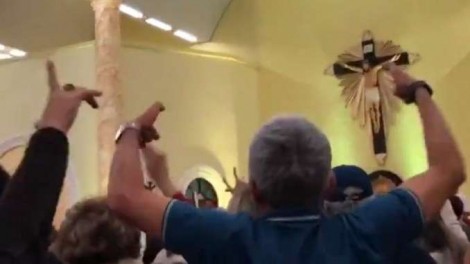 Em ato em igreja do PE, membros fazem culto Lula Livre e debocham de Deltan Dallagnol (veja o vídeo)