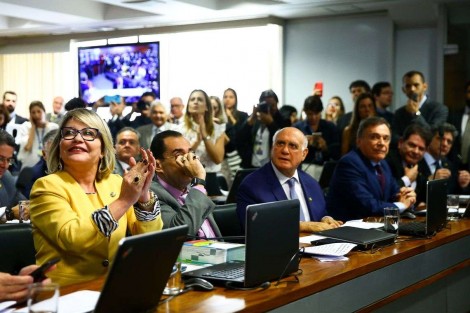 CCJ do Senado aprova prisão em 2ª instância com apenas um voto contrário, um petista