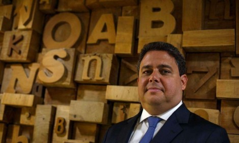 Santa Cruz admite ser militante e diz que não vai se retratar aos apoiadores de Bolsonaro