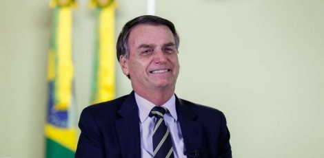 Bolsonaro comemora o maior repasse da história do Bolsa Família: “Compromisso Honrado”