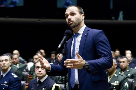 Eduardo Bolsonaro e mais 25 deputados, pedem desligamento do PSL por ‘justa causa’