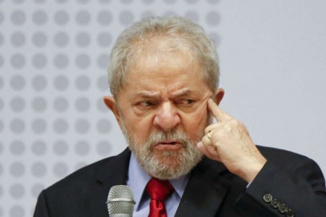 Lula agora usa aparelhos para surdez, mas sua maior dificuldade permanece