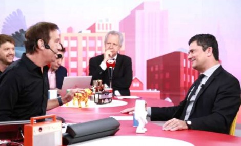 Revista Veja distorce entrevista de Moro e vira motivo de PIADA no Pânico (veja o vídeo)