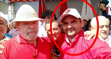 Prefeito petista do interior do Ceará dá cusparada em policiais militares durante o carnaval