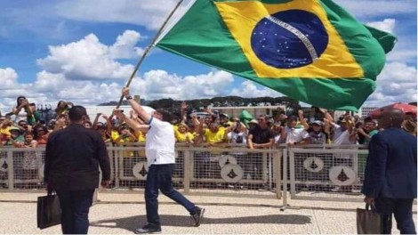 Bolsonaro renasce como ideia