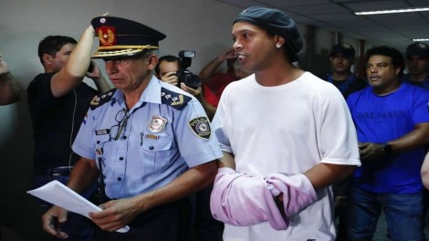 Quando escapar do xilindró no Paraguai, Ronaldinho tem nova encrenca a sua espera em POA